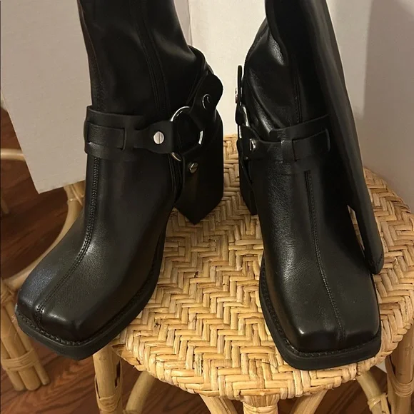 Steve Madden Black Heeled Boots with Buckle Detail - Picture 3 of 6